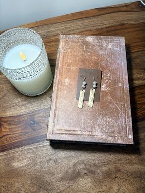 Gold Bar and Pearl Drop Earrings - Elegant Women’s Jewelry